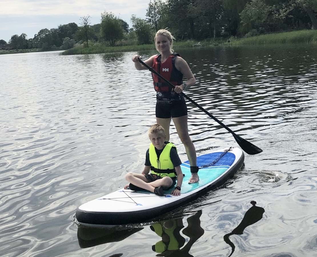 Charlottes familie på Stand Up Paddleboards